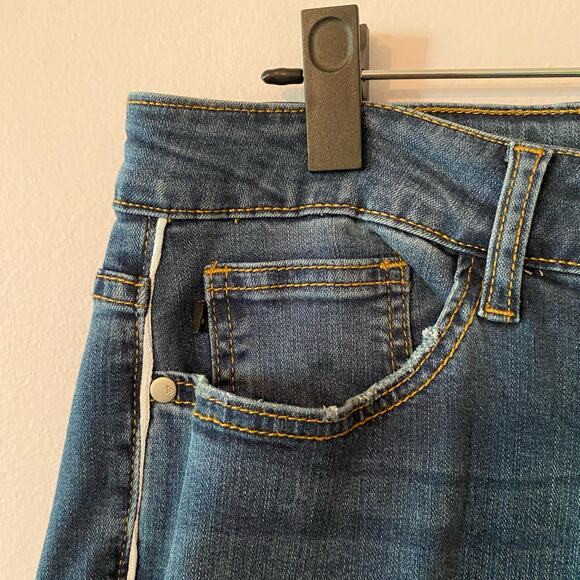 Judy Blue Women's size 14W Skinny Fit Medium Wash Jeans Dark Wash Stretchy - Picture 3 of 8